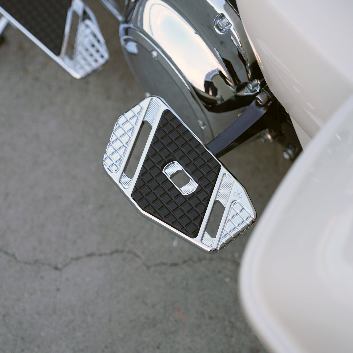 Arlen Ness, SpeedLiner passenger floorboards, Chrome