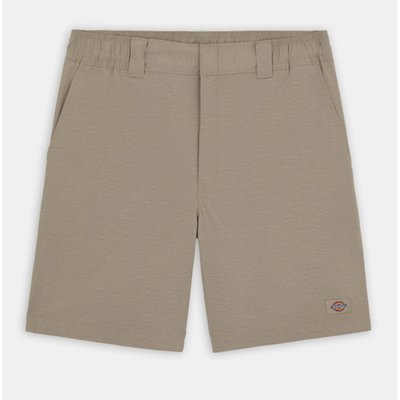 The Dickies Fincastle short is a core athletic piece with summer style. A relaxed fit cropped running short with front pockets, single back patch pocket, elasticated drawstring waist and iconic woven Dickies label. Made of lightweight sporty nylon, available this season in sandstone or black. A warm weather short with a vintage vibe.