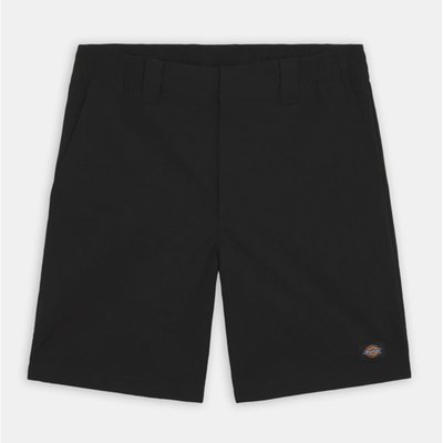The Dickies Fincastle short is a core athletic piece with summer style. A relaxed fit cropped running short with front pockets, single back patch pocket, elasticated drawstring waist and iconic woven Dickies label. Made of lightweight sporty nylon, available this season in sandstone or black. A warm weather short with a vintage vibe.