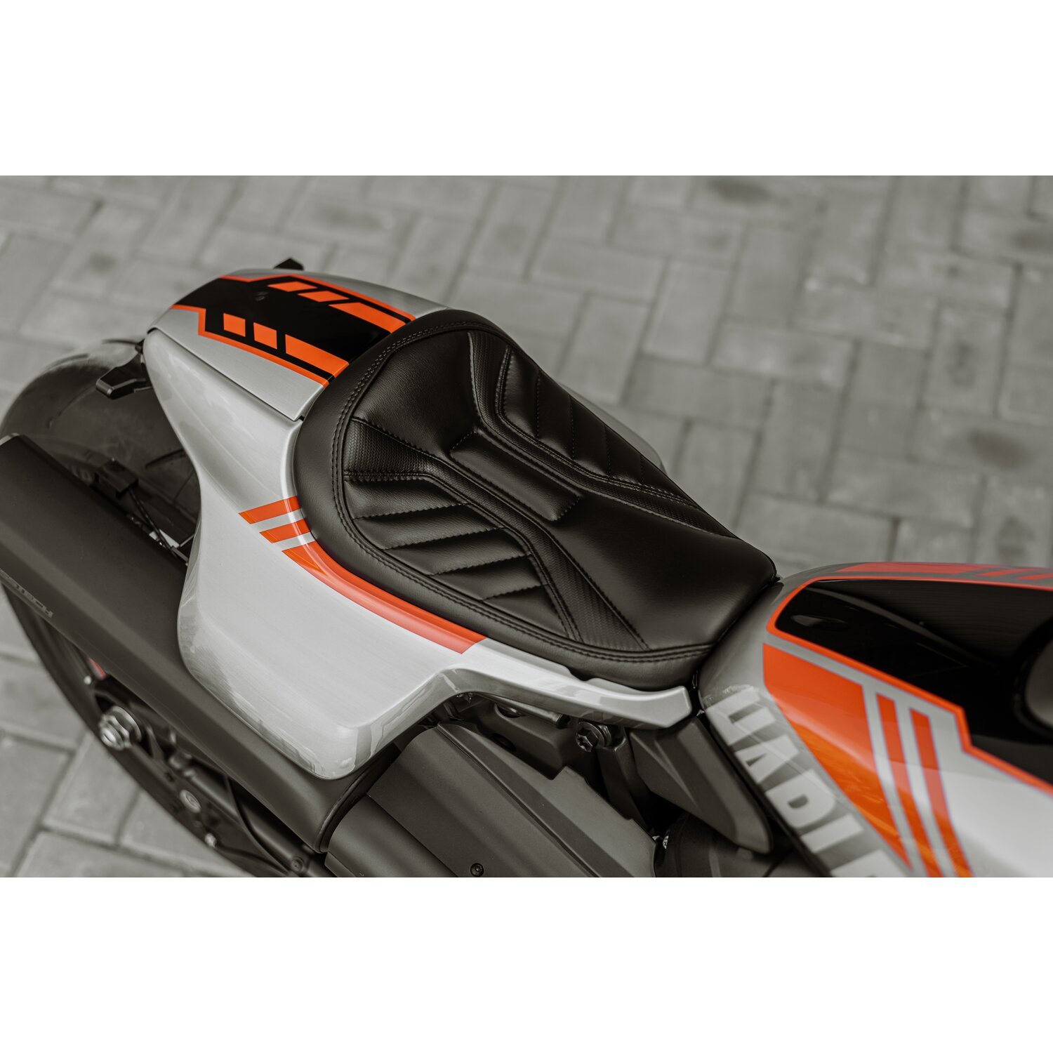 Killer Custom, Sportster S ' Predator' rider solo seat, Black