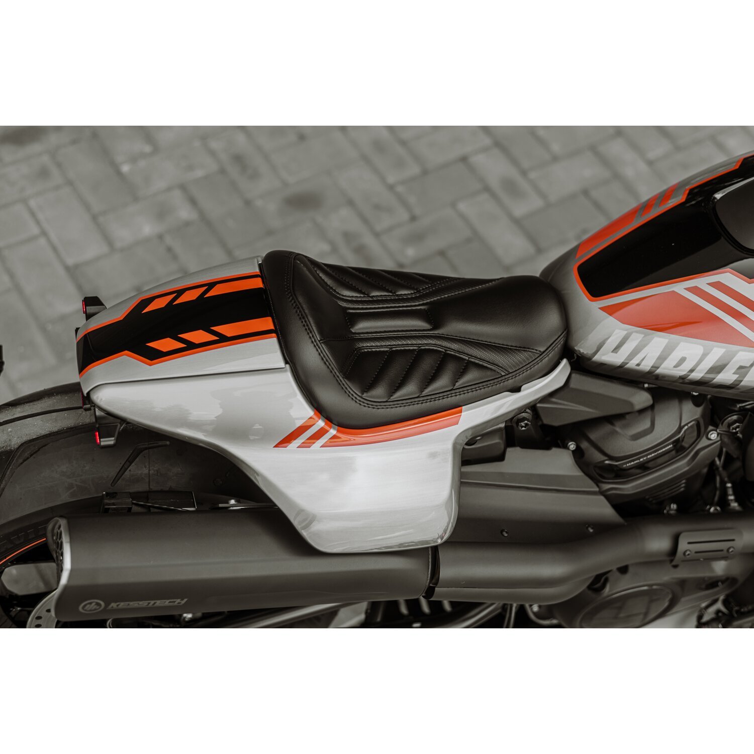 Killer Custom, Sportster S ' Predator' rider solo seat, Black