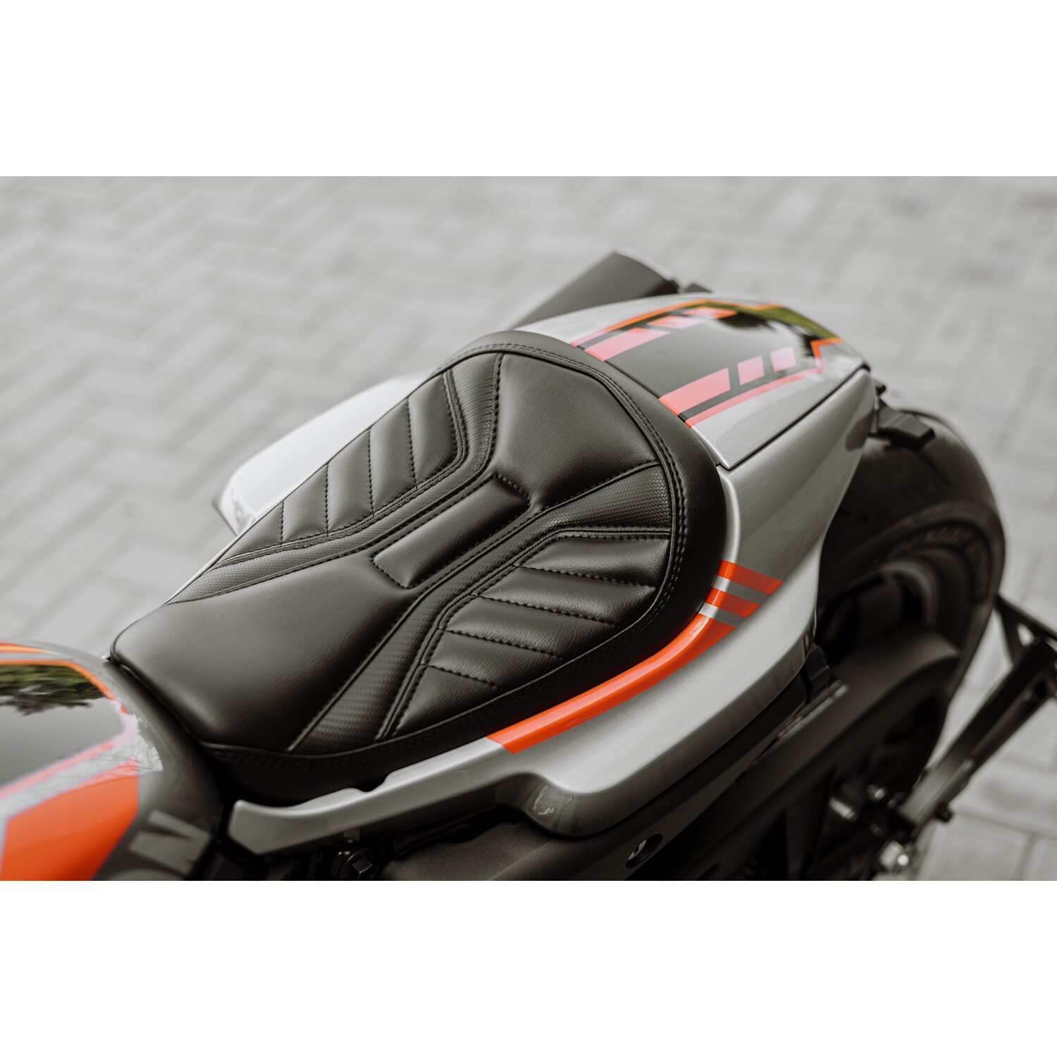 Killer Custom, Sportster S ' Predator' rider solo seat, Black