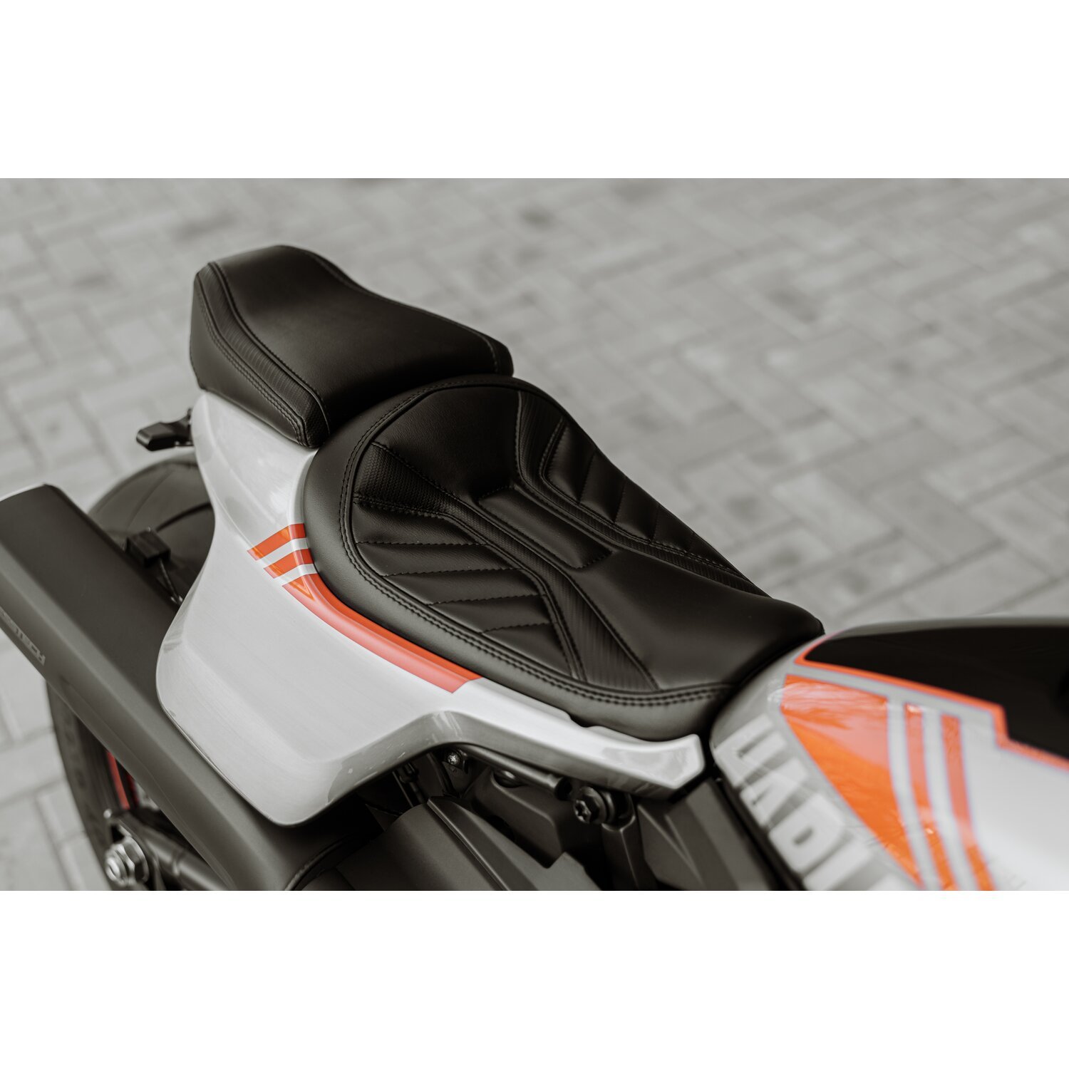 Killer Custom, Sportster S 'Predator' passenger seat, Black