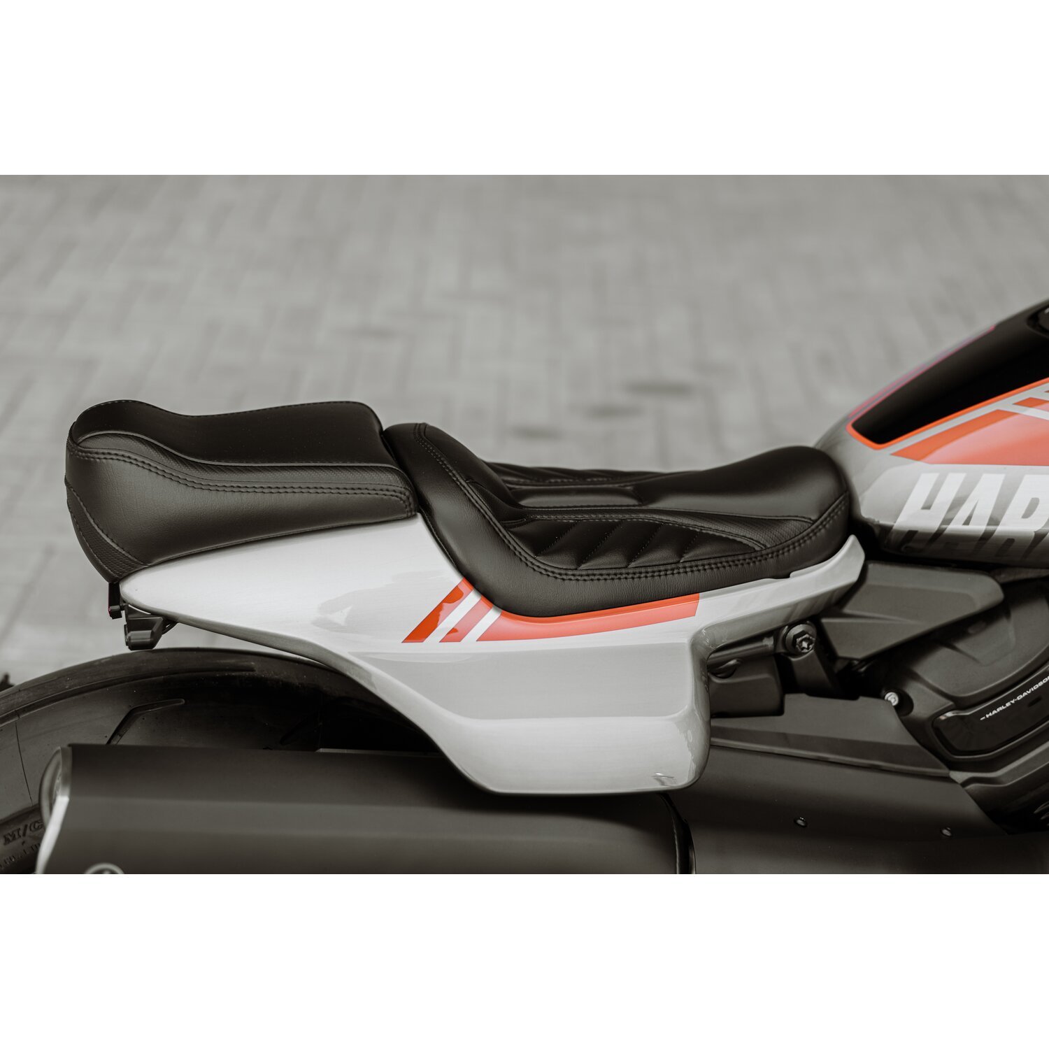 Killer Custom, Sportster S 'Predator' passenger seat, Black