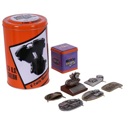 Includes 1/10 scale Ironhead motor model and five belt buckles.
Measurements: Length= 10'' Height= 5'' Width= 10''
