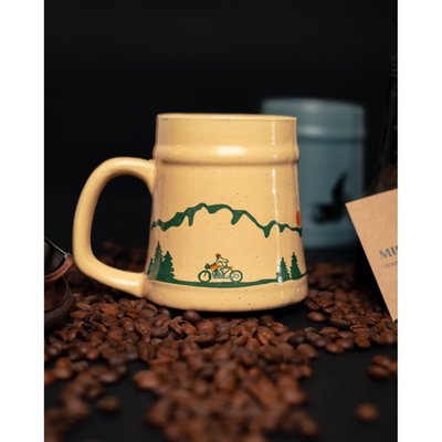 If one cup of coffee just doesn’t do it, the Trip Machine mugster is for you. Its 400 ml capacity allows you to have more coffee without making another one. Think of it as an old school beer stein reimagined for coffee. This is the size coffee should have always been served in. It's big, bold and carries its weight in liquid gold. Of course, it has its imperfections, owing to each mug being handcrafted and painted by artisans, making no two mugs similar. A far cry from the industrious automated procedures of today.