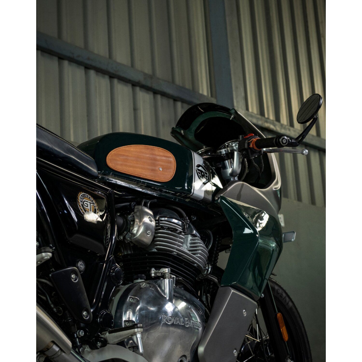 Trip Machine, Classic leather tank pad set, tobacco