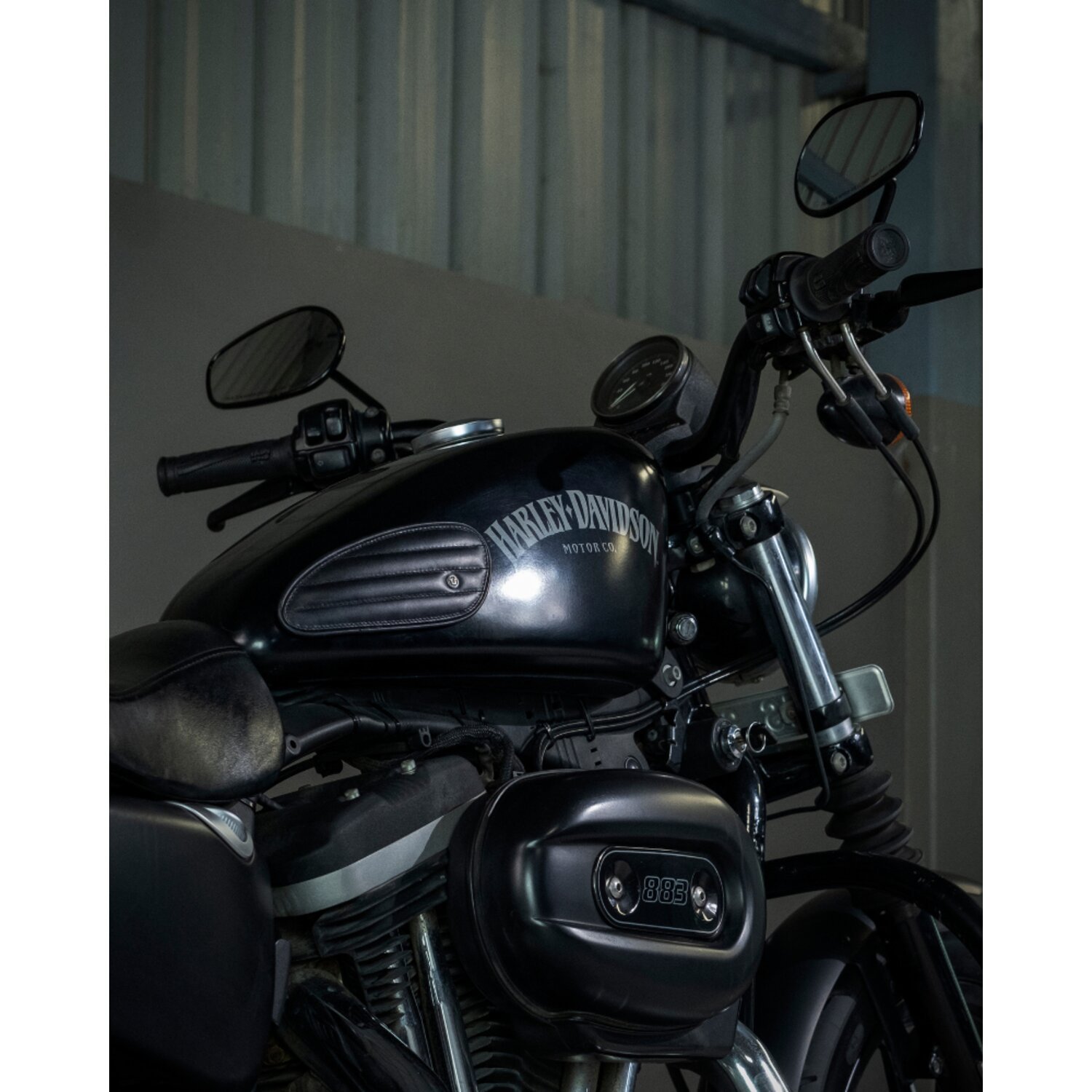 Trip Machine, Mini Classic leather tank pads, Black
