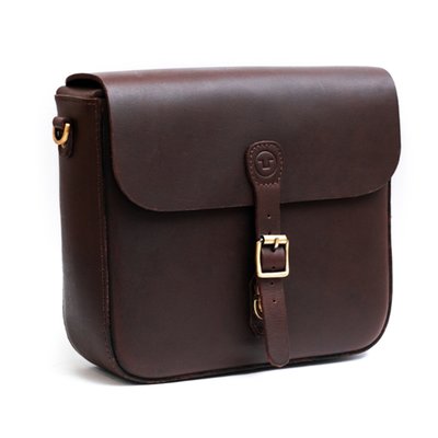 Basic and simple, that was life in a time gone by. This small 'Classic' saddlebag reflects that period. Nothing is overdone but it's very effective so you'll get exactly what you need. Handmade with the highest quality material and workmanship from 2.5mm almost indestructible heavy duty leather... yes, built to last. A roomy pocket crafted from premium suede allows you to keep things organized. Large enough for a 11" iPad but small enough to comfortably carry it on your shoulder with the included carrying strap. Opens with a push-lock system that can be operated while wearing gloves. Designed to be on/off in seconds with the included mounting hardware. 
Approx. dimensions:  25.5cm long x 22cm high x 7.5cm deep. 
Capacity: 4.2 liter. 