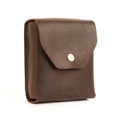 The Trooper is the old school solution to the problem; 'How do I carry my helmet when off the bike?' It comes as a leather carrying case that contains the actual helmet bag. The carrying case can be mounted to the bike, most (saddle) bags or to your belt. When you need the helmet bag, take it out and stuff your helmet inside. It will take both jet and most full face helmets. The helmet bag is a sturdy construction, equipped with carrying straps, crafted from high-quality unbleached cotton and accented with premium leather trim. This Trooper helmet bag ensures that your helmet stays safe from scratches, scuffs, and other potential damages. The unbleached cotton material is breathable and gentle on your helmet's exterior. A convenient and accessible accessory for your travels. 