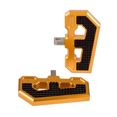 Gold anodized finish.
This is the floorboard design for performance minded bagger pilot that will not shy away from an additional visual stimulance after all the engine upgrades. With 18 Diamond style inserts for a non-slip surface and ready to slam dunk the opponent. CNC Machined from billet aluminum with perfection in mind. Dimensions: 15cm long x 8cm wide.
Note: See See 995804 for matching rider floorboards.