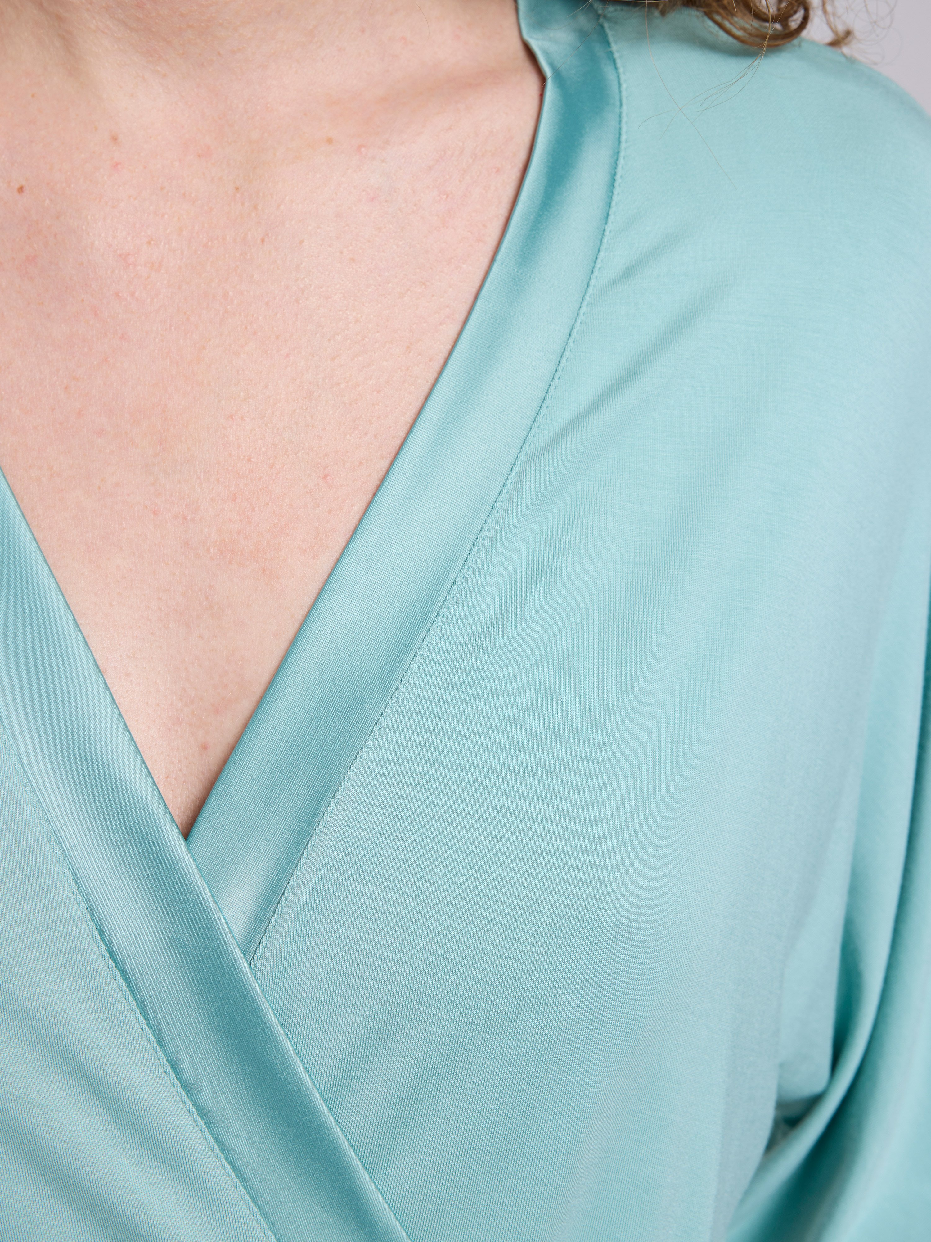 Lily Long Sleeve Robe