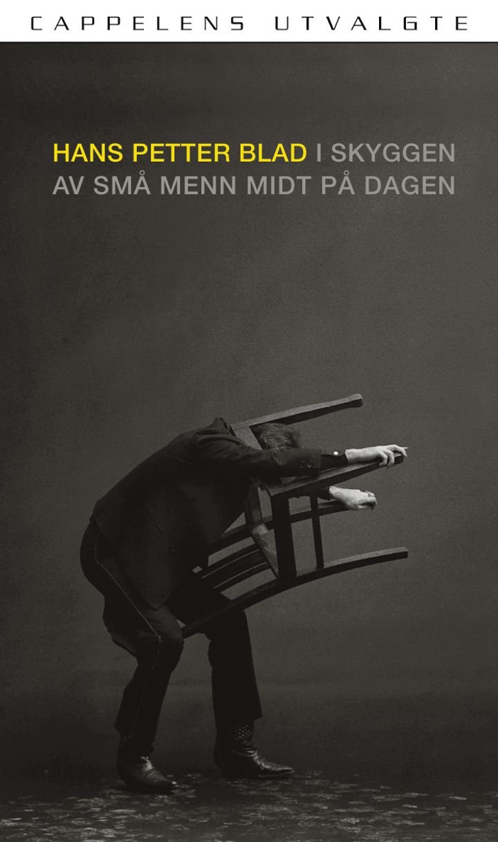 I skyggen av små menn midt på dagen
