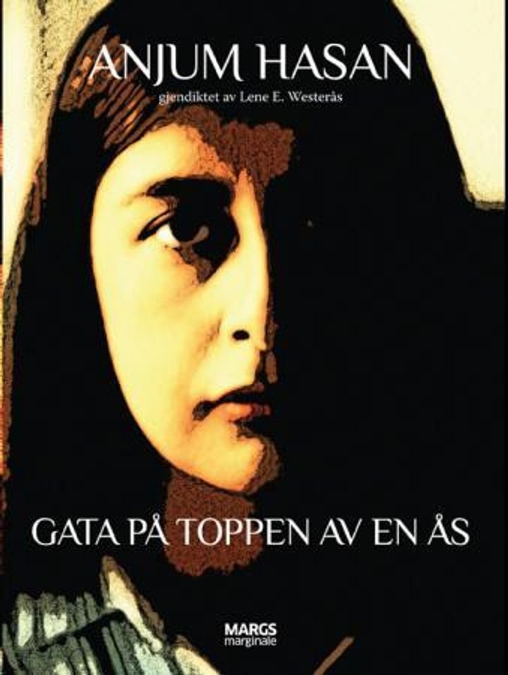 Gata på toppen av en ås