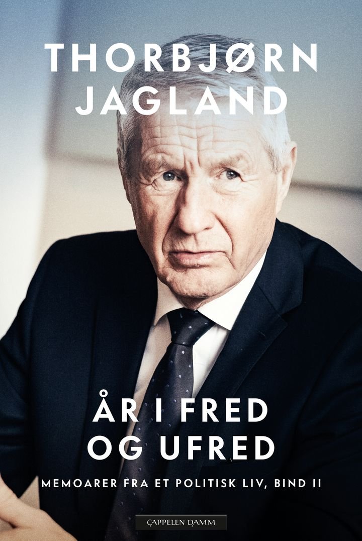 År i fred og ufred - memoarer fra et politisk liv, bind II