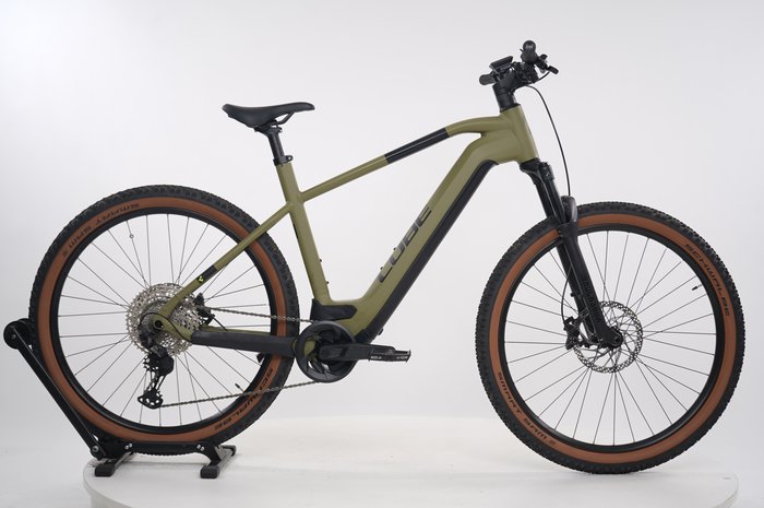 CUBE Reaction Hybrid Race 750