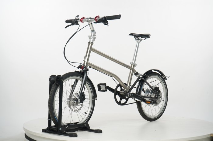 Vello Titan Mountain Drive