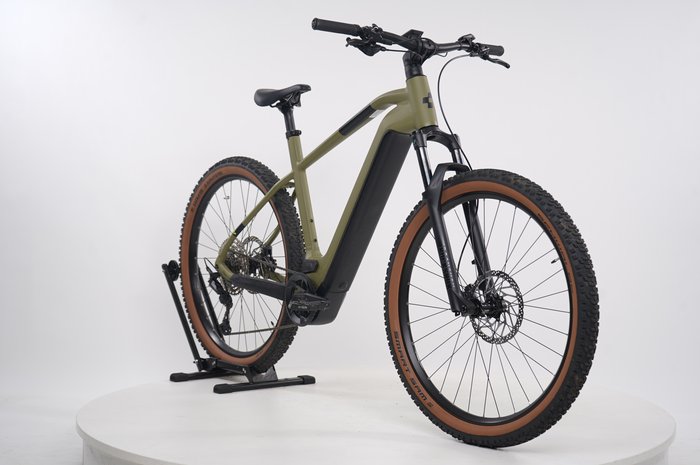 CUBE Reaction Hybrid Race 750