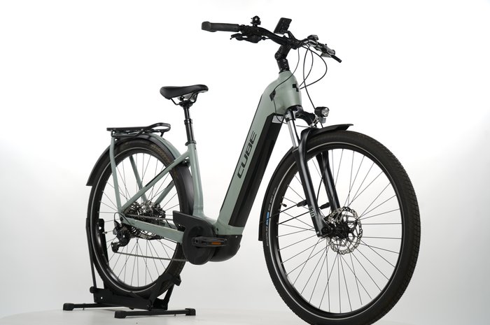 CUBE Kathmandu Hybrid 45 750