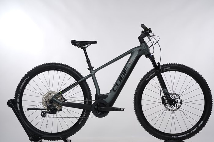 Cube Touring Hybrid Pro 625