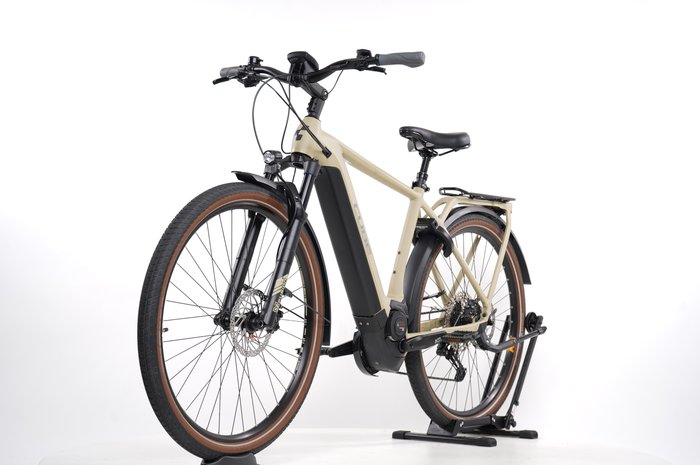 Cube Kathmandu Hybrid Pro 625