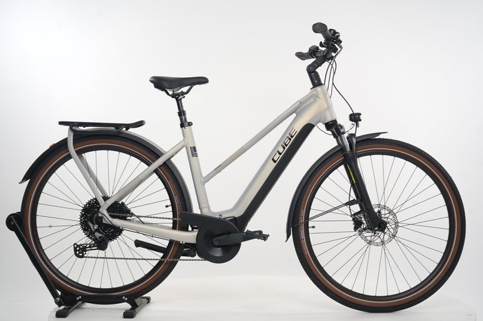 Cube Touring Hybrid Pro 625