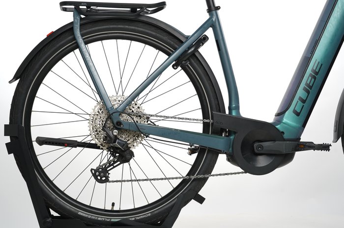 CUBE Kathmandu Hybrid 45 750