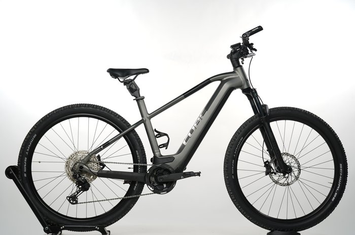 CUBE Reaction Hybrid Race 750