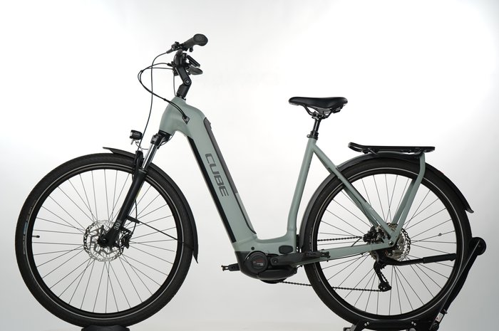 CUBE Kathmandu Hybrid 45 750
