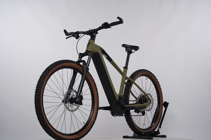 CUBE Reaction Hybrid Race 750