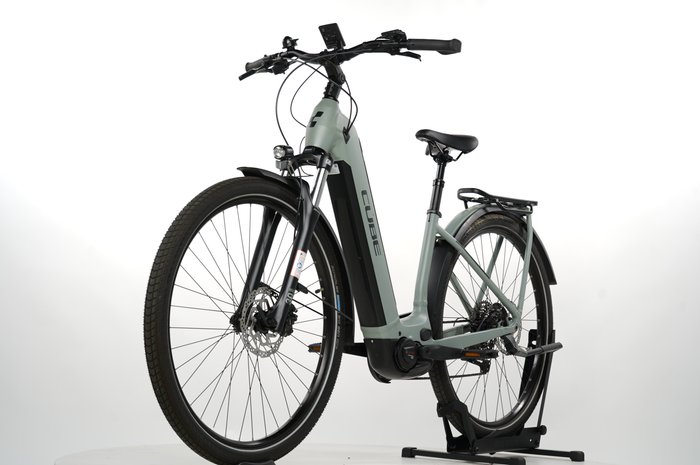 CUBE Kathmandu Hybrid 45 750