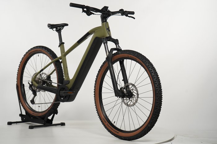 CUBE Reaction Hybrid Race 750