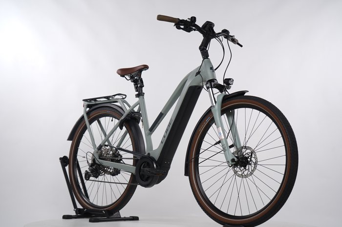 Cube Touring Hybrid Pro 625