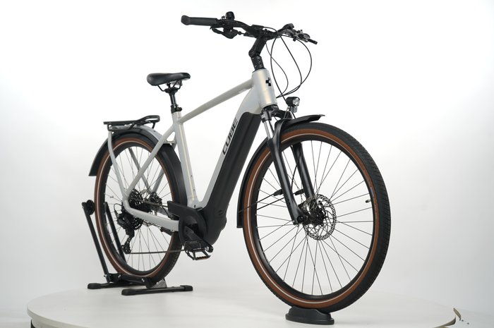 Cube Touring Hybrid Pro 625