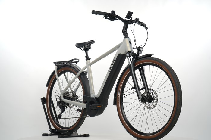 Cube Touring Hybrid Pro 625