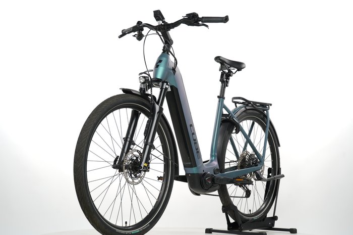 CUBE Kathmandu Hybrid 45 750