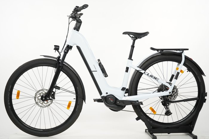 CUBE Kathmandu Hybrid ONE 800