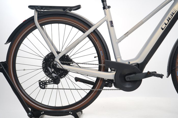 Cube Touring Hybrid Pro 625