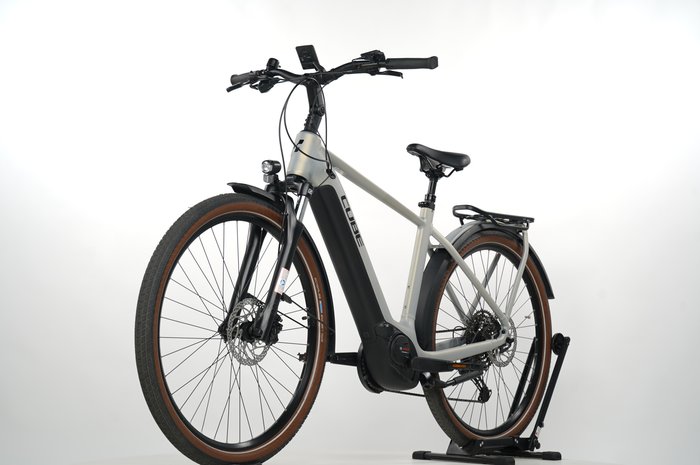 Cube Touring Hybrid Pro 625