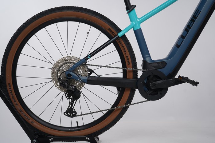 Cube Reaction Hybrid SLT 750