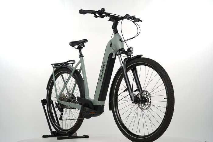 CUBE Kathmandu Hybrid 45 750