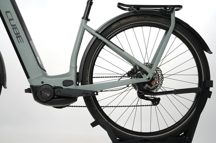 CUBE Kathmandu Hybrid 45 750