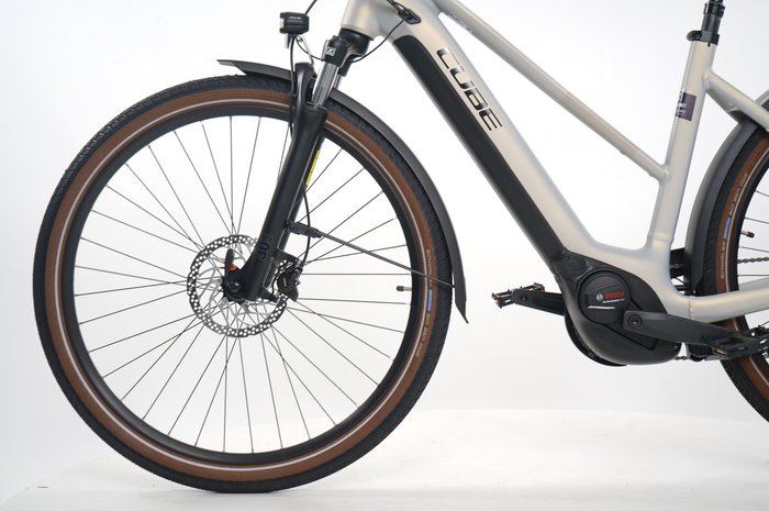Cube Touring Hybrid Pro 625