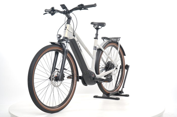 Cube Touring Hybrid Pro 625
