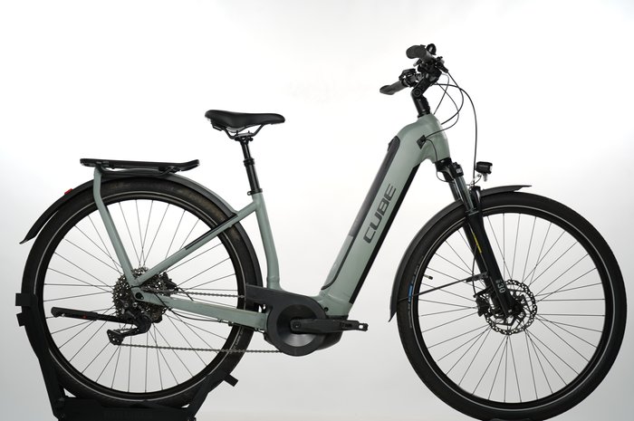 CUBE Kathmandu Hybrid 45 750