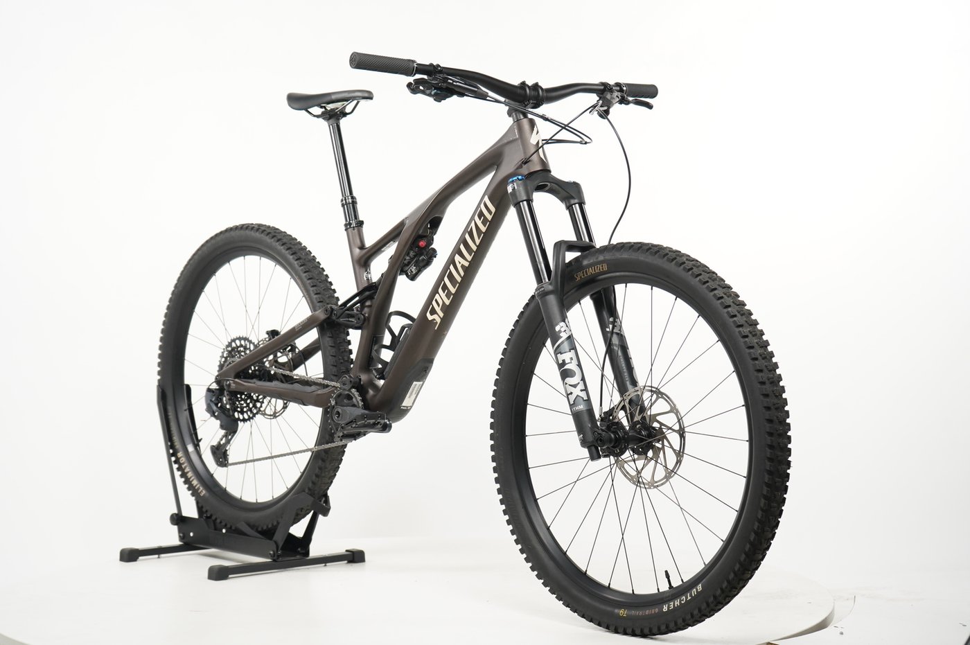 https://images.cdn.europe-west1.gcp.commercetools.com/b8f70299-e4ee-4e48-8388-0bd81b1aed37/img-R4-kCkeW-zoom.jpg