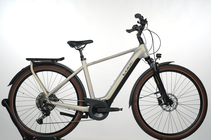 Cube Touring Hybrid Pro 625