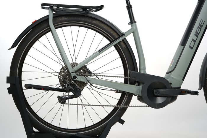 CUBE Kathmandu Hybrid 45 750