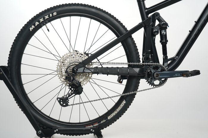 Ghost Riot Trail Essential