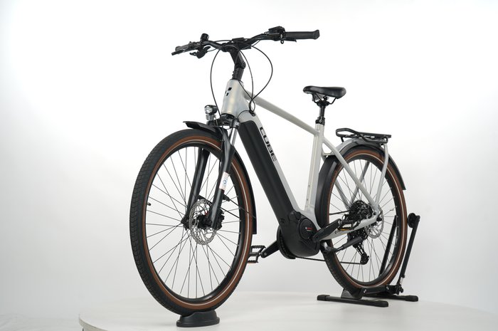 Cube Touring Hybrid Pro 625